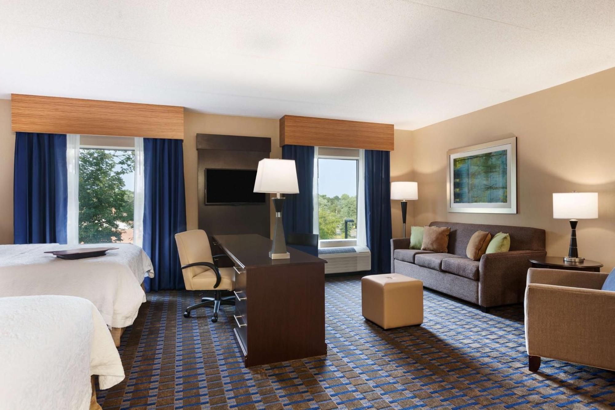 Hampton Inn And Suites Camp Springs Exterior photo