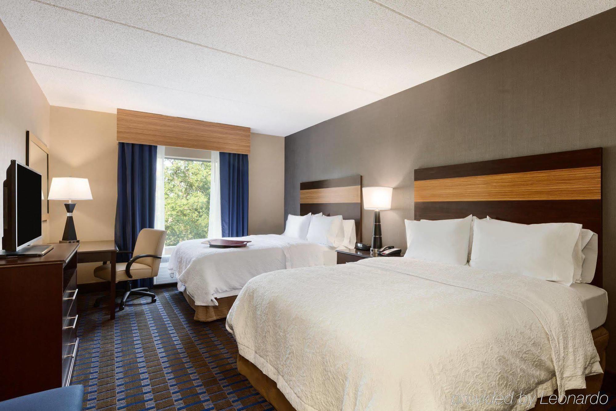 Hampton Inn And Suites Camp Springs Exterior photo